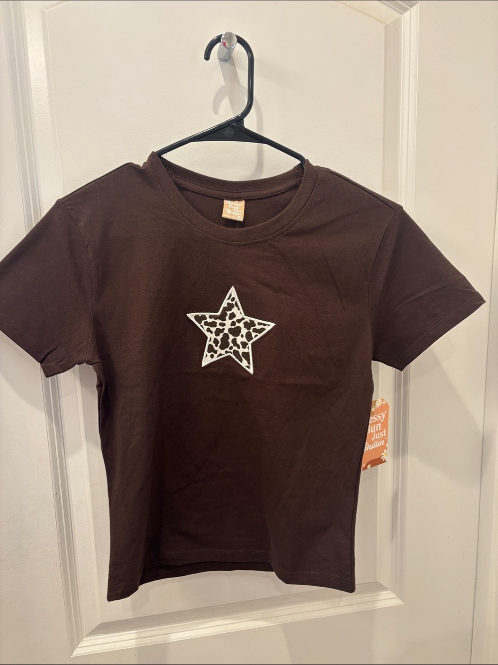 NWT Messy Bun Just Chillin Brown Star Graphic Baby Tee- L